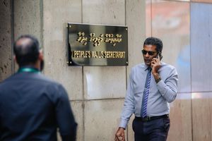 ކޮރަޕްޝަންގެ ތުހުމަތުތަކާ އެކު ފަޒުލް އިސްތިއުފާ ދެއްވައިފި