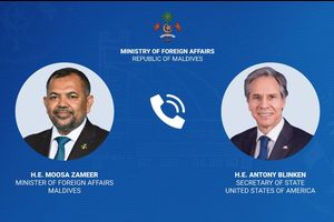 ބްލިންކެންގެ ފޯނު ކޯލެއް ޒަމީރަށް