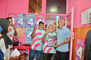 ޕީއެންސީ ކެންޑިޑޭޓު ހުއްޓައި، ރައީސް ދަނީ ޒަމީރު ކެމްޕެއިނަށް