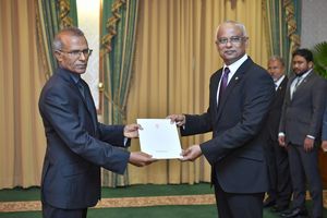 ޓީޗަރުންގެ މުސާރަ ބޮޑުކުރުމުގެ ނިންމުމަށް ޗާންސެލަރުގެ ތައުރީފު