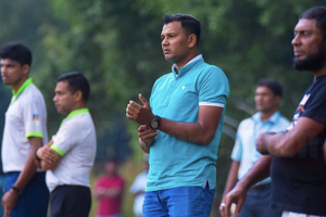 ކޮލިފައިންގައި ލަންކާ ޓީމު ލީޑުކުރާނީ ވަގުތީ ކޯޗެއް 