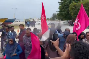 ފޭދޫގައި މުޒާހަރާ ރޫޅާލި ގޮތް؛ ލޯކަލް ރިވިއުއެއް ހަދަނީ
