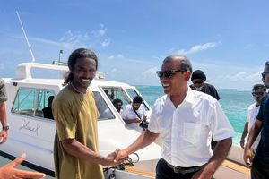 ޑިމޮކްރެޓްސްގެ ފަސޭހަ ވިޔަފާރި ސިޔާސަތު ލޯންޗުކުރަން 36 ރަށަކަށް