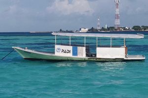 ރަތްމަންދޫ ބޭރުން ގެއްލުނު ދޯނި ކައިރި ހިސާބަކުން ފެނިއްޖެ 