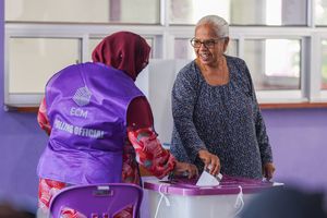 ރައްޔިތުންގެ މަޖިލިސް އިންތިހާބުގައި ވޯޓުލުން ފަށައިފި 