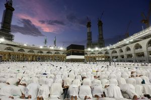 Millions head to Mecca for huge Hajj in Saudi heat