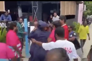 ފުލުހުން ބުނަނީ މުއިއްޒަށް ހަމަލާ ދޭން އުޅެފައި ނެތް ކަމަށް