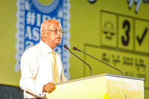 ތިނަދޫ ރައްޔިތުންގެ ކިބައިން ރައީސް މައާފަށް އެދިވަޑައިގަނެފި 