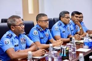 ބަގާވާތާ ގުޅޭ ބަޔާން ފުލުހުން ނެރުމުން އާންމުން ޖެހީ ޖޯކު!