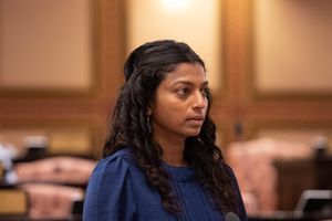 އީވާއަށް ހިންނަވަރުން ހުރަސް އެޅީ؟