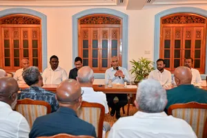 Muizzu to distribute cash ahead of vote 
