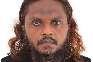 ނަޝީދަށް އިންޒާރު ދީގެން ހައްޔަރުކުރި މީހާ ކޯޓުގެ ހުރުމަތް ކެނޑުމުން ޖަލަށް 