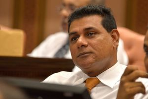 ޕާސްޕޯޓް ހިފެހެއްޓުން ސިޔާމް ސިފަކުރީ ސިޔާސީ ޖަރީމާއެއް ގޮތަށް 