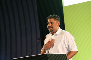 މަބްރޫކް އަލުން އެނބުރި ސިޔާސީ ޕޯޑިއަމަށް; ދެއްކެވީ ކޮވިޑު މެނޭޖުކުރުމުގައި ސަރުކާރުން ހޯދި ކާމިޔާބީ