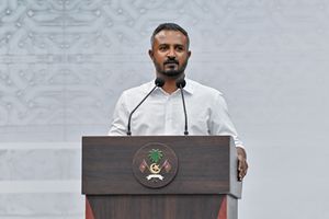 ޑޮލަރުގެ މައްސަލަ ހައްލު ކޮށްދިނުމަށް އާތިފް ގޮވާލައްވައިފި