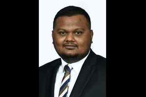 ޔޫތު މިނިސްޓްރީގެ ޑެޕިއުޓީ މިނިސްޓަރަކަށް އަޒްމޫންް