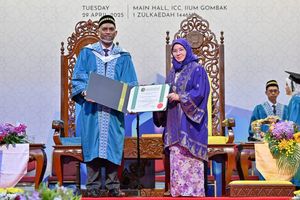 IIUM confers Honorary Doctorate on Muizzu