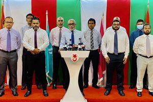 ރައީސަށް ކުރެވޭ ތުހުމަތުތައް ތަހުގީގުކުރަން ގޮވާލައިފި