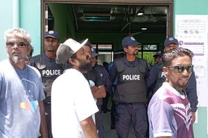 ހަމަނުޖެހުން ކޮންޓްރޯލުކޮށް ރަސްދޫގެ ވޯޓުލުން އަލުން ފަށައިފި