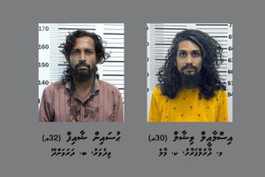 ގެއަކަށް ވަދެ، ދެ މީހެއްގެ ކަރުގައި ވަޅި ޖައްސައިގެން ފޭރުނު ދެ މީހަކު ހައްޔަރުކޮށްފި