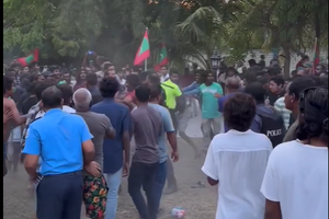 ހުލާސާކޮށް އިއްޔެ: ބޮޑު ދެ ހަމަނުޖެހުމެއް 