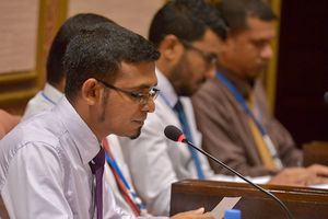 Munawar backs fixed exchange rate