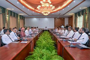 Muizzu meets with ministers and heads of SOEs