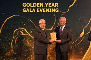 ފަތުރުވެރިކަމުގެ ބާނީން އަދި ނާސިރު، މައުމޫން، ނަޝީދަށް އެވޯޯޑް