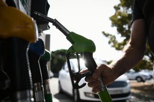 Nations call for fossil fuel exit to tackle climate change