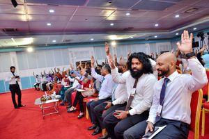 ރިޔާސީ އިންތިހާބަށް އެމްއާރުއެމުން މަޝްވަރާތައް ފަށައިފި
