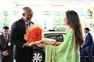 ރައީސް މުއިއްޒުއަށް އިންޑިއާއިން ރަތްދޫލައިގެ މަރުހަބާއެއް
