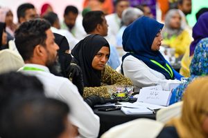 އަންހެނުންގެ ކޮމިޓީތައް ބިކަވެ އިސްތިއުފާދޭން މަޖުބޫރުވެފައި 