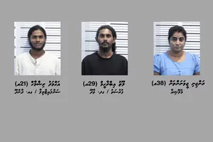 ޑްރަގް ހުރި ފޮއްޓަކާއެކު ރާއްޖެ އައީ ރައްޓެއްސަކު ދިން އޮފާއެއްގައި ކަމަށް ބުނެފި 