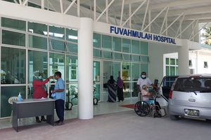 މައްސަލަ ބޮޑުވުމުން ފުވައްމުލަކަށް އާ ޑޮކްޓަރަކު ފޮނުވައިފި