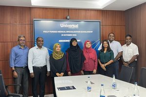 ޔުނިވާސަލްއިން ތިން ޑޮކްޓަރަކު ސްޕެޝަލައިޒްވުމުގެ ފުރުސަތު ދީފި