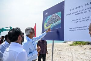 ކައުންސިލްތައް ބަދުނާމު ކުރެވޭކަށް ނެތް، ހުރިހާ ބާރެއް އޮތީ މުއިއްޒު އަތުގައި