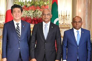 އަބޭގެ ޖަނާޒާއަށް ރައީސްގެ މަންދޫބެއްގެ ގޮތުން ޝާހިދު ޖަޕާނަށް
