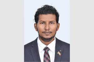 ސިޔާމްއާ އެކު ކެމްޕޭނަށް ނުކުތް ޑެޕިއުޓީ މިނިސްޓަރު ވަކިކޮށްފި