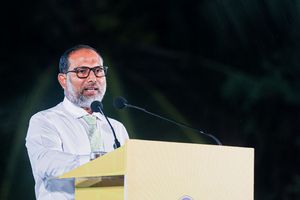 Imran vows to stop insults to Islam