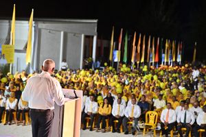 "ވަކި ދިމާލަކަށް އުފުލިފައި އޮތް އިގުތިސާދު ހަމަހަމަކުރާނަން"