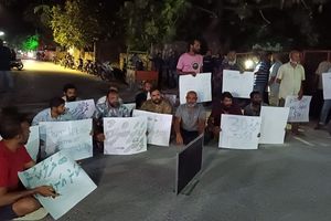ކުޅުދުއްފުށިން ކަރަންޓު ކެނޑޭތީ މުޒާހަރާކުރަނީ