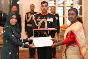 Azeema presents credentials to Indian President
