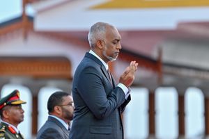 "މުއިއްޒު ގެންދަވަނީ ދީނީ ތާކިހާ އަޅައިގެން ގައުމު ލޫޓުވަމުން"