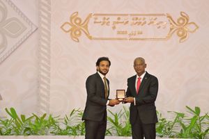 10 ހާފިޒަކަށް ރައީސްގެ ހާއްސަ މެޑަލް ދީފި