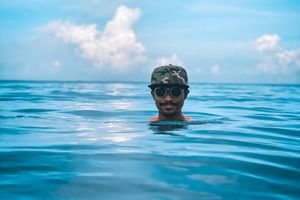 މަރުވީ ޖެޓް ސްކީ އައްސާފައި އޮތް ސީބެޑްގައި އިން ޒުވާނެއް 