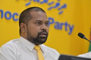 "ފަރުވާ ހޯދަން ދާ މީހުންނަށް އެންޑީއޭއިން ކިއު ނަންބަރު ވިއްކާ"