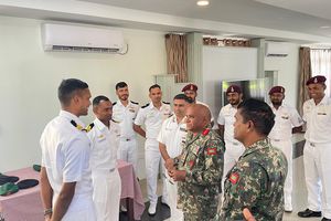 އިންޑިއާ ސިފައިންނާ އެކު އެމްއެންޑީއެފުން އަސްކަރީ ހަރަކާތެއް