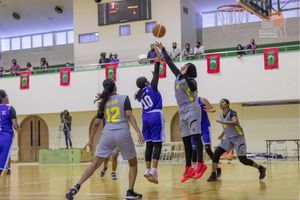ޗެމްޕިއަން ކުއީންސް އަތުން ސައިކްލޯން މޮޅުވެއްޖެ
