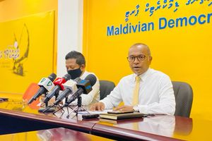 ދެ ރައީސުން ސުލްހަކުރަން ހަސަން މަޝްވަރާކުރައްވައިފި 