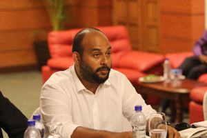 ވިޔަފާރިވެރިޔާ ޝަވީދުގެ ފައިސާތަކެއް ހިފަހައްޓަން އަންގައިފި